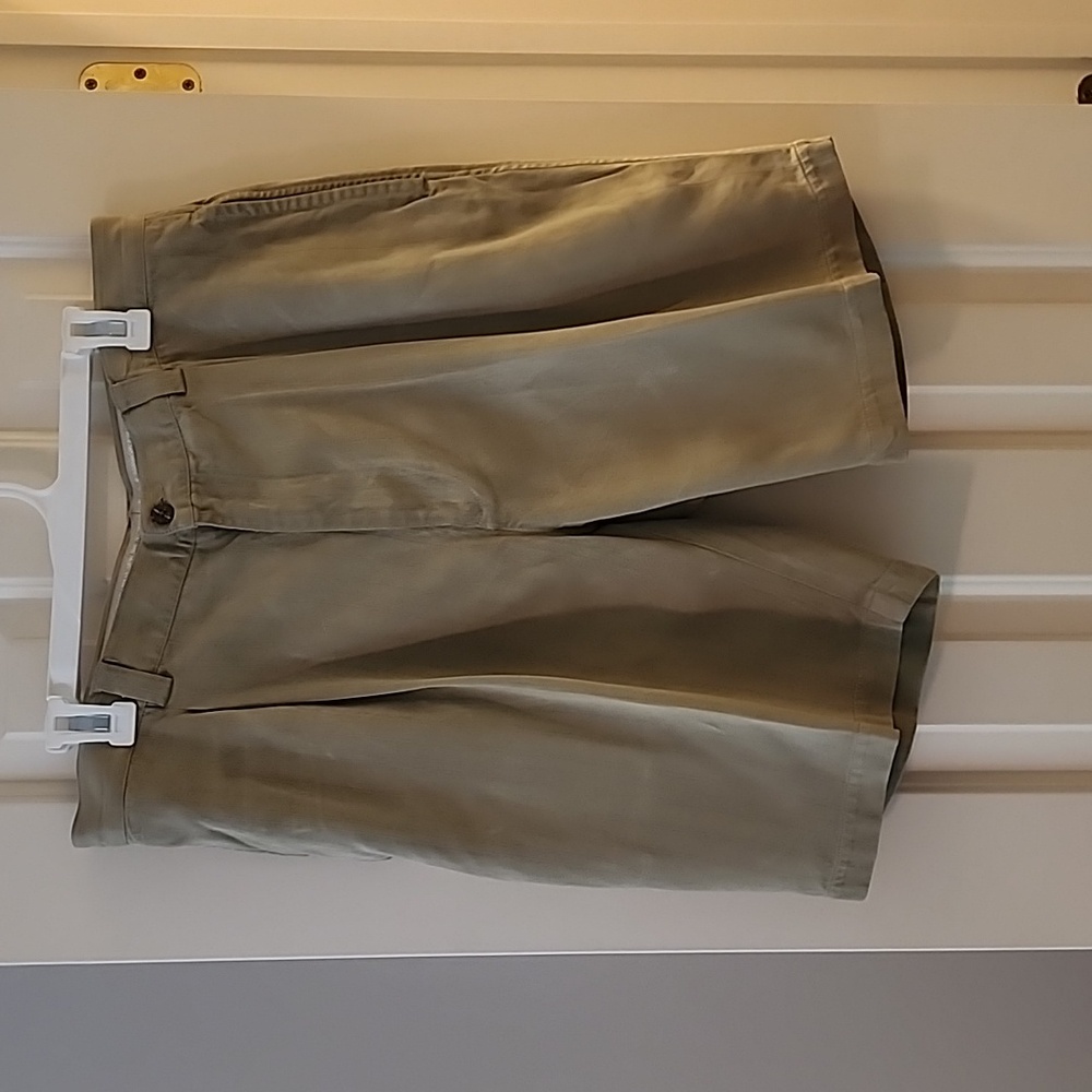 Tommy Bahama silk shorts, Men's sz 38 actual size 34.  GUC, Khaki color.